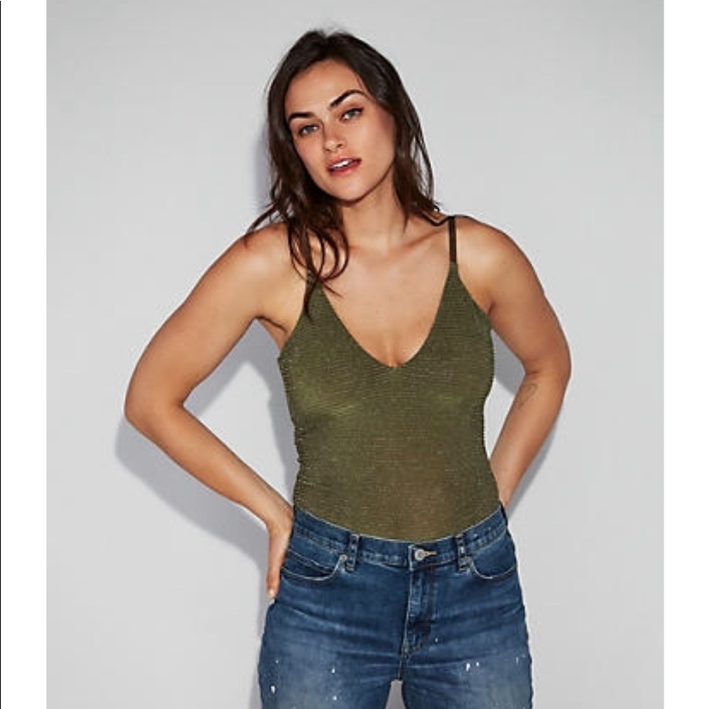 🦚Express olive metallic fitted v-neck cami🦚